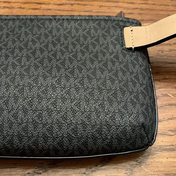 Michael Kors belt bag - Picture 8 of 15